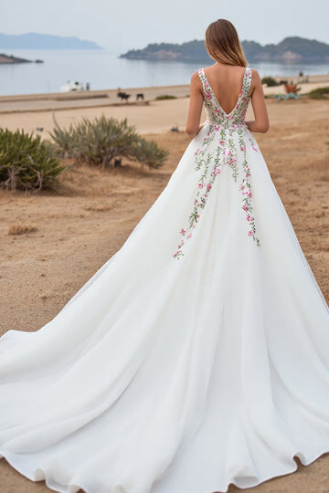 Robe de mariée boho en mousseline de soie blanche avec broderie